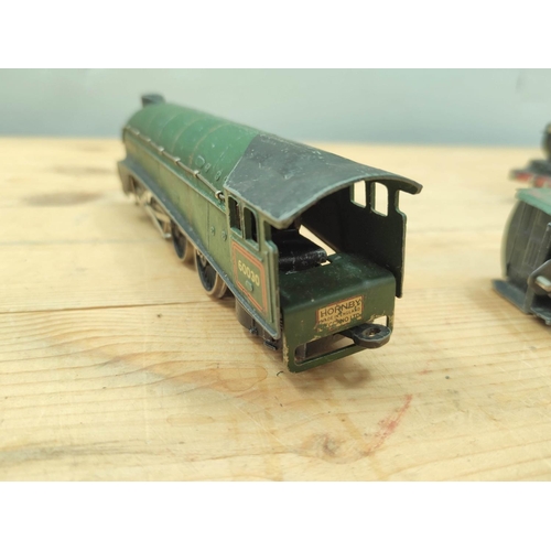 84 - Two OO gauge Hornby Dublo locomotives including 4-6-0 Bristol Castle Type EDL2 20 7013 and A4 4-6-2 ... 