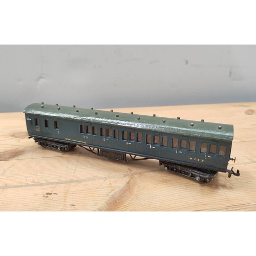 88 - Box of model railway carriage components with makes including Tri-ang, Hornby, etc. 