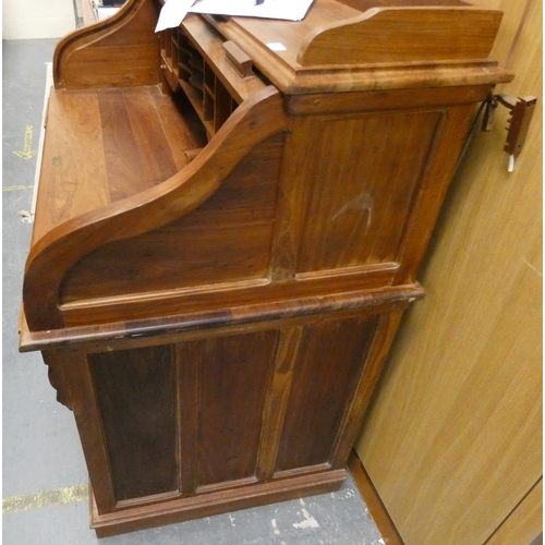 385 - Antique style roll top desk (key in office a/f).