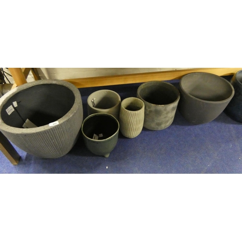 402 - Various size indoor pots