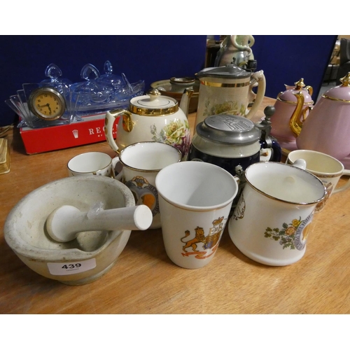 439 - Various household including commemorative ware.