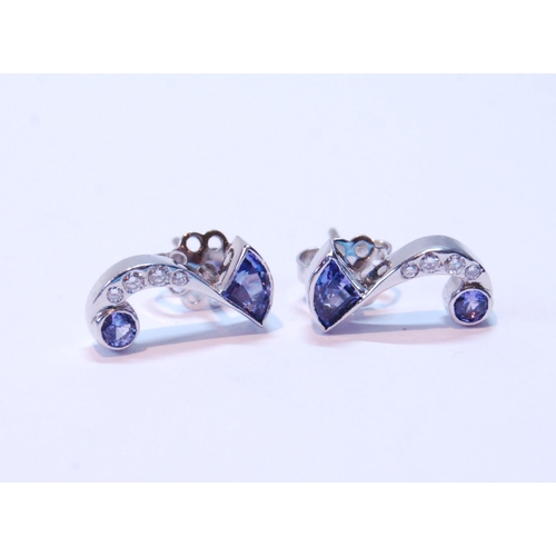 115 - Pair of tanzanite and diamond earrings of comma shape, in 18ct white gold, 4g.