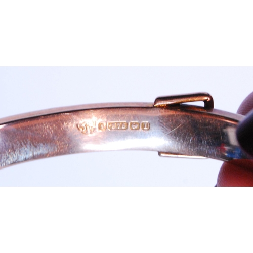 118 - 9ct gold hinged buckle bangle, half engraved, 1911, 10g.