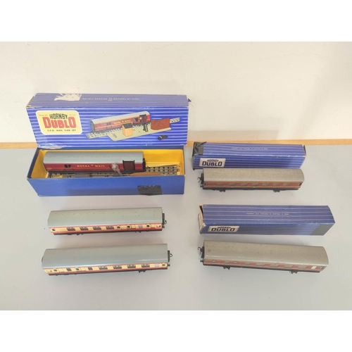 98 - Quantity of vintage Hornby Dublo OO gauge rolling stock to include boxed T.P.O Mail Van Set 32099, t... 