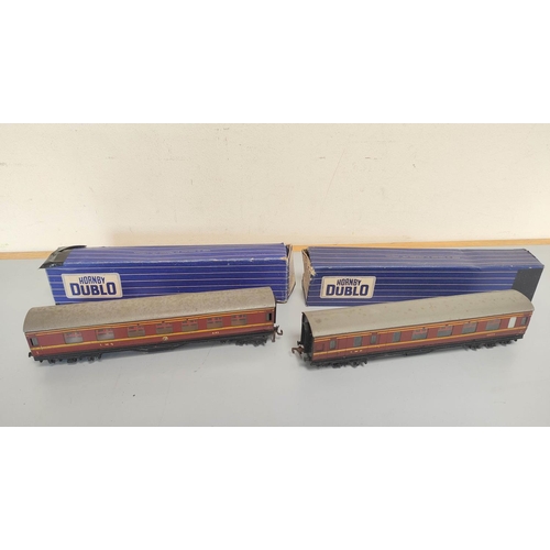 98 - Quantity of vintage Hornby Dublo OO gauge rolling stock to include boxed T.P.O Mail Van Set 32099, t... 