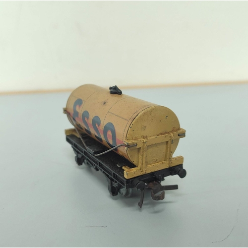 99 - Quantity of vintage Hornby Dublo OO gauge rolling stock to include an Esso Petroleum Tanker 32081, S... 