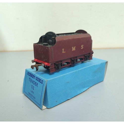 100 - Quantity of vintage Hornby Dublo OO gauge rolling stock to include an Esso Tanker, a LMS Tender D2 C... 