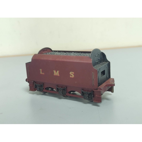 100 - Quantity of vintage Hornby Dublo OO gauge rolling stock to include an Esso Tanker, a LMS Tender D2 C... 