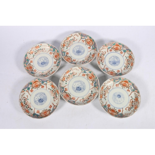 391 - Set of six Japanese Imari decorated dishes with floral decoration, 16cm diameter.