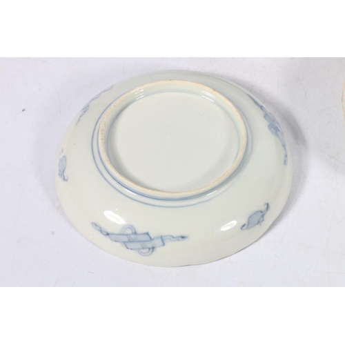 391 - Set of six Japanese Imari decorated dishes with floral decoration, 16cm diameter.