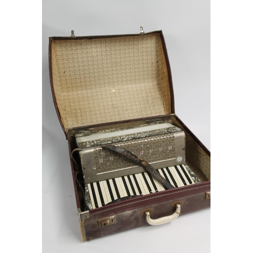 246 - Cased Geraldo accordion in fitted case