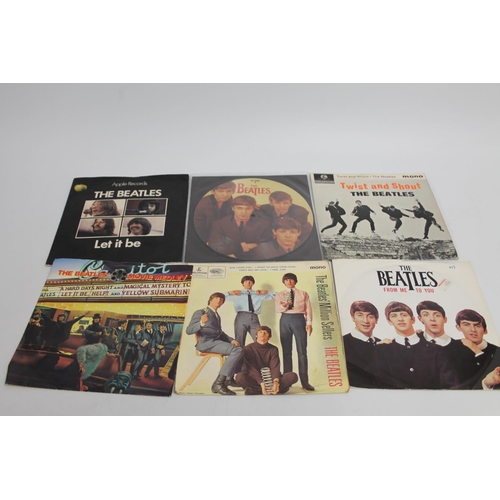 366 - Collection of Beatles records and singles to include Sgt Peppers American issue, A Collection of Bea... 