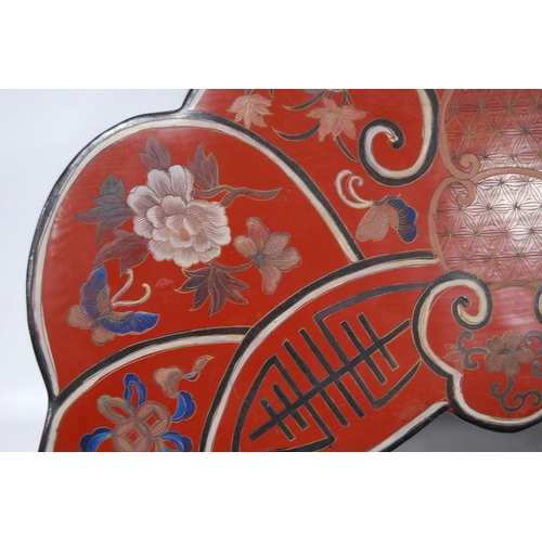 200 - Oriental red lacquered box and cover, the shaped box decorated with hand-painted panels of flowers, ... 