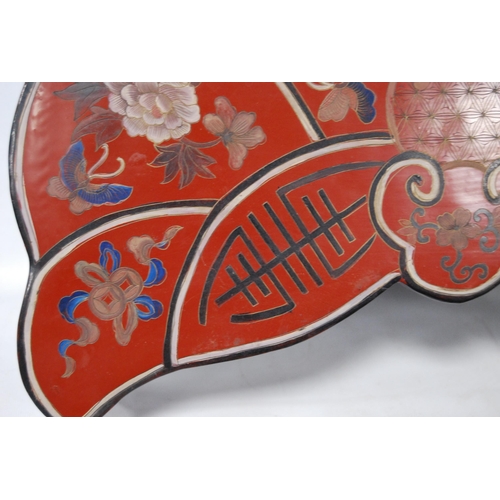 200 - Oriental red lacquered box and cover, the shaped box decorated with hand-painted panels of flowers, ... 