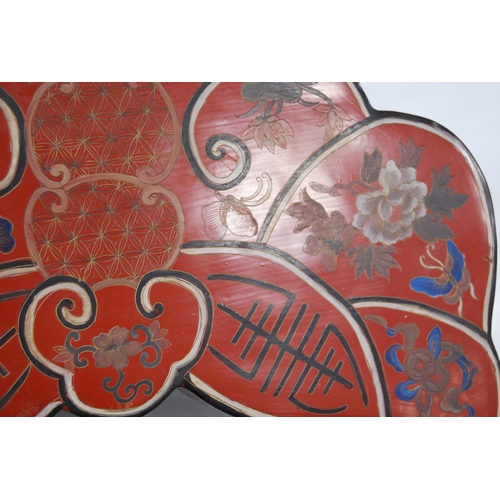 200 - Oriental red lacquered box and cover, the shaped box decorated with hand-painted panels of flowers, ... 