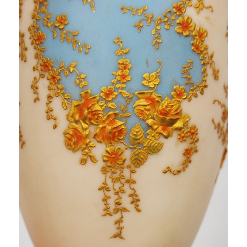 261 - Royal Worcester porcelain vase, c. early 20th century, with gilded foliate decoration to the body, o... 