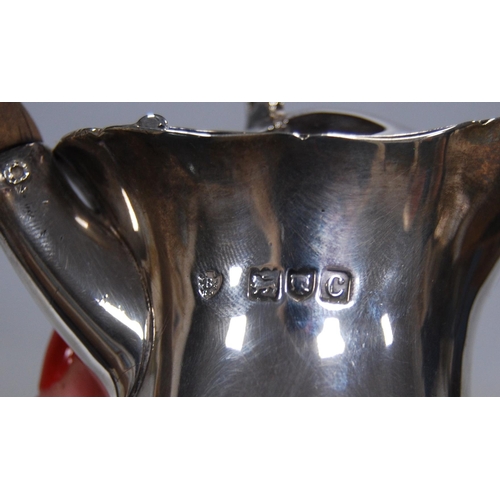 156 - Silver water jug, hallmarks for London 1898, with hinged cover and wooden handle, on circular foot, ... 