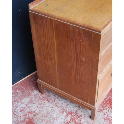 421 - 1920s oak chest of drawers in the manner of Heal's of London, with two short drawers, each with a ma... 