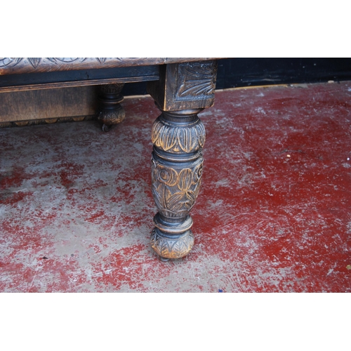 422 - Oak extending dining table, c. early 20th century, with two additional leaves, with incised decorati... 