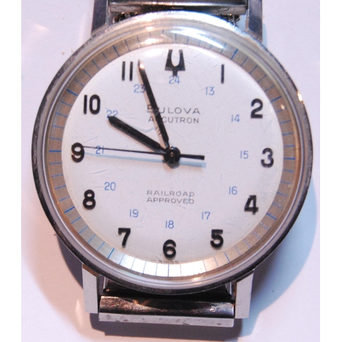 125 - Bulova Accutron gent's wristwatch, the dial with Arabic numerals, marked 'Railroad Approved', on fle... 