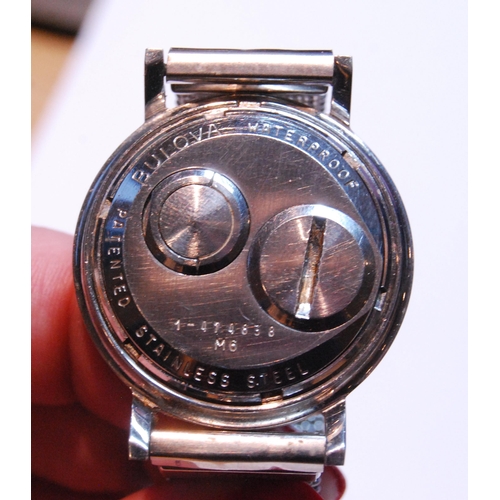 125 - Bulova Accutron gent's wristwatch, the dial with Arabic numerals, marked 'Railroad Approved', on fle... 