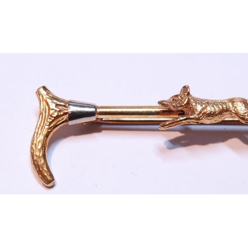 126 - 9ct gold hunting brooch modelled as a fox on a riding crop, stamped '375', 5g gross.