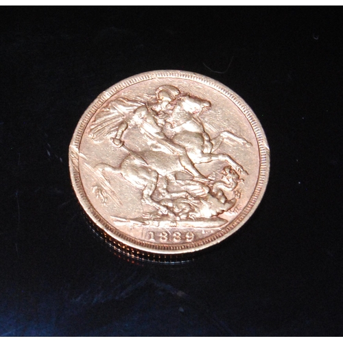 135 - Victorian gold full sovereign, 1889, 7.9g.