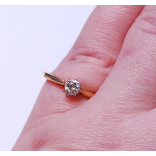 146 - 18ct gold solitaire diamond ring, the brilliant-cut stone measuring just over 0.25ct, stamped '18ct'... 