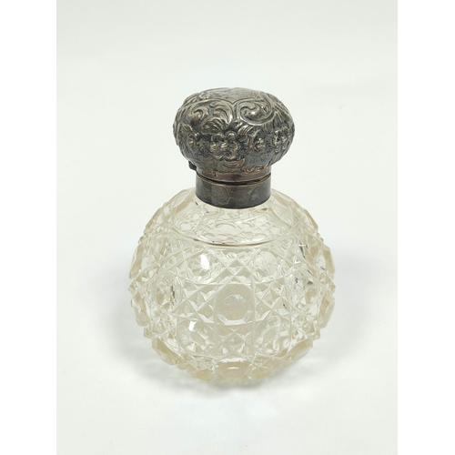 1 - Silver mounted cut glass perfume bottle, 1904, a capstan inkwell, various condiments and three coins... 