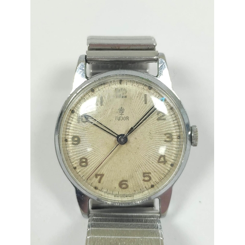 20 - Gents' Tudor watch, centre seconds, with chrome case and bracelet.
