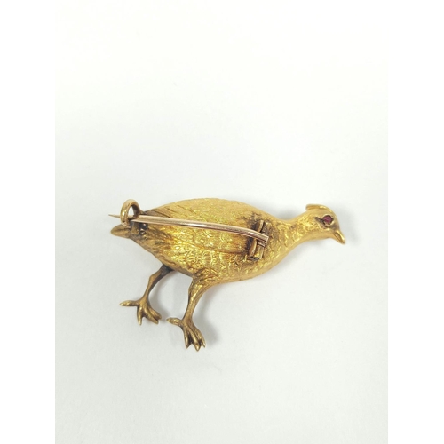29 - Victorian gold brooch modelled as a partridge, nicely engraved, with ruby eyes, probably 15ct, 39mm ... 