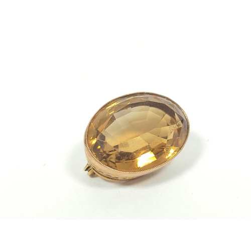 40 - Victorian citrine oval brooch in gold '9ct' 23mm