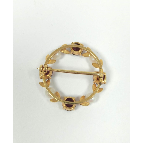47 - 9ct gold circle brooch with garnets and pearls, 26mm 4.6g