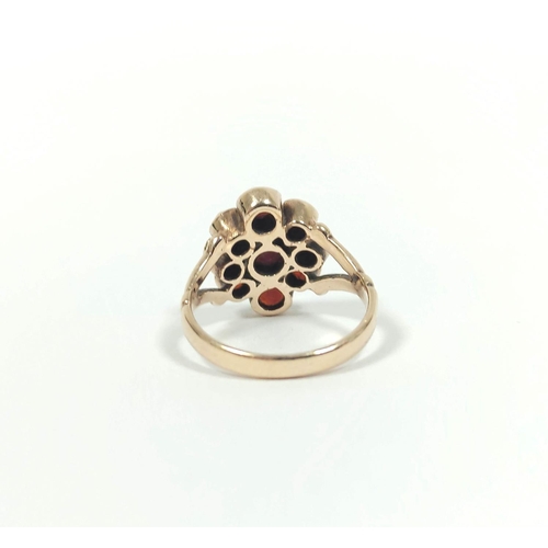 81 - 9ct gold garnet cluster ring 5.8g. Size 'J'.