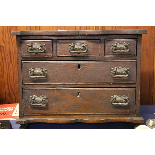 32 - Small pine chest of drawers with Art Nouveau handles, 37cm.