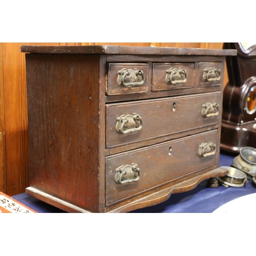 32 - Small pine chest of drawers with Art Nouveau handles, 37cm.