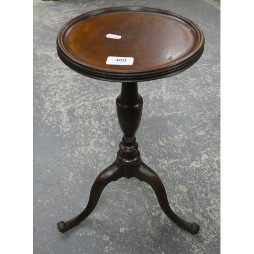 609 - Reproduction mahogany pedestal wine table.