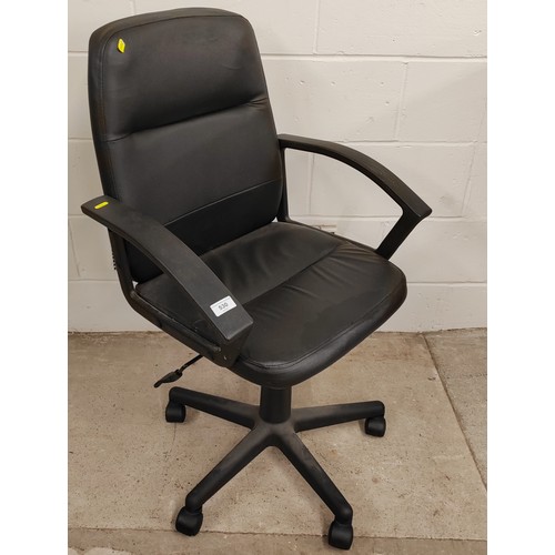 530 - Black office chair