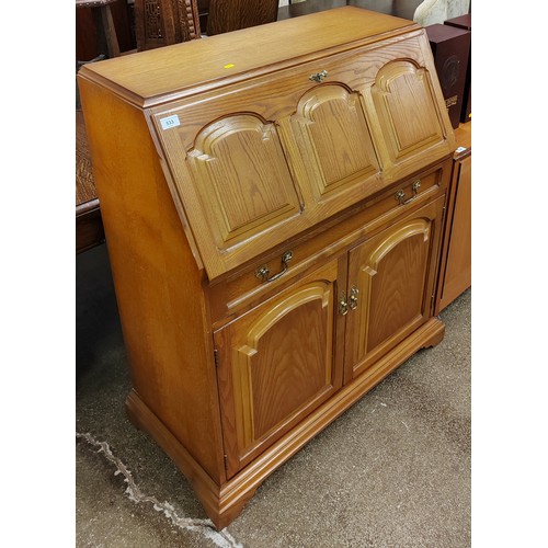 533 - Oak Bureau