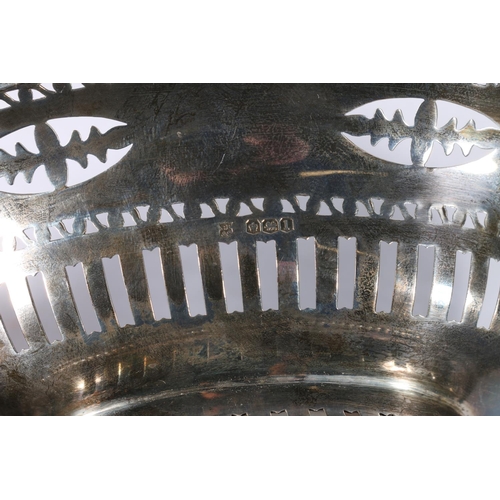 141 - George V silver pedestal bon bon dish of oval shape with pierced bands by Cooper Brothers & Sons... 