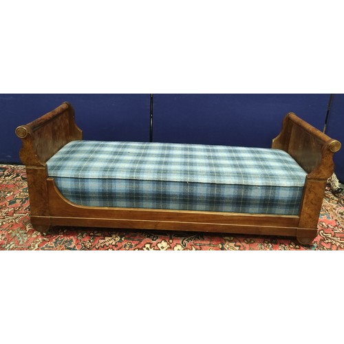 641 - 19th century Continental walnut day bed in the Empire style, 188cm long, 72cm wide.