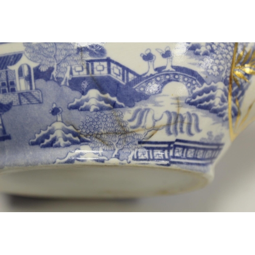 263 - Early 19th century Spode blue and white transfer decorated teaset in the new oval shape c.1810,  