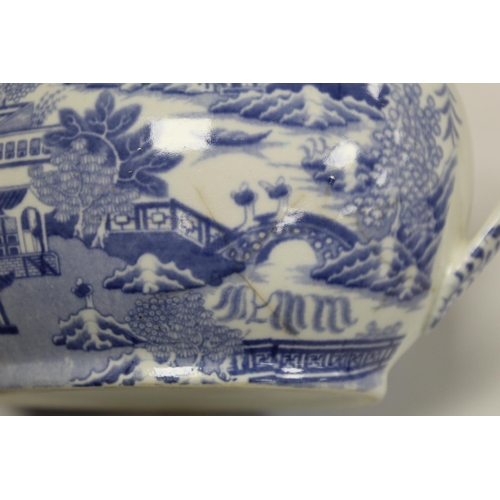 263 - Early 19th century Spode blue and white transfer decorated teaset in the new oval shape c.1810,  