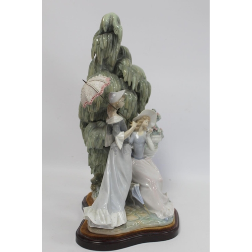 266 - Large Lladro porcelain figure group 