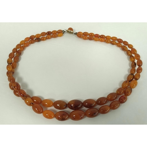 85 - Amber graduated two row necklace, uncertified, 92g.