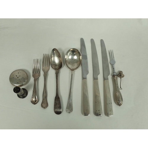 90 - Three silver dessert forks, a dessert spoon of Irish rat tail fiddle pattern, Dublin 1822, three kni... 