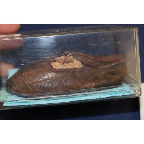 407 - Pair of antique children's leather shoes, possibly Georgian, 12cm long.