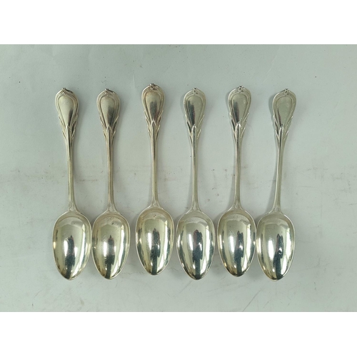 134 - Service of silver flatware, Lily pattern, comprising six of each table and dessert spoons and forks ... 