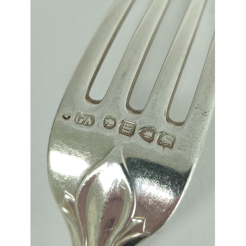 134 - Service of silver flatware, Lily pattern, comprising six of each table and dessert spoons and forks ... 