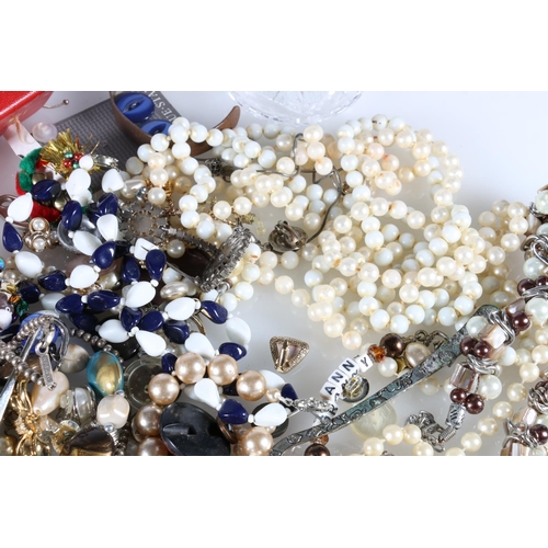 493 - Costume jewellery to include, necklaces, badges, brooches, beads, etc.